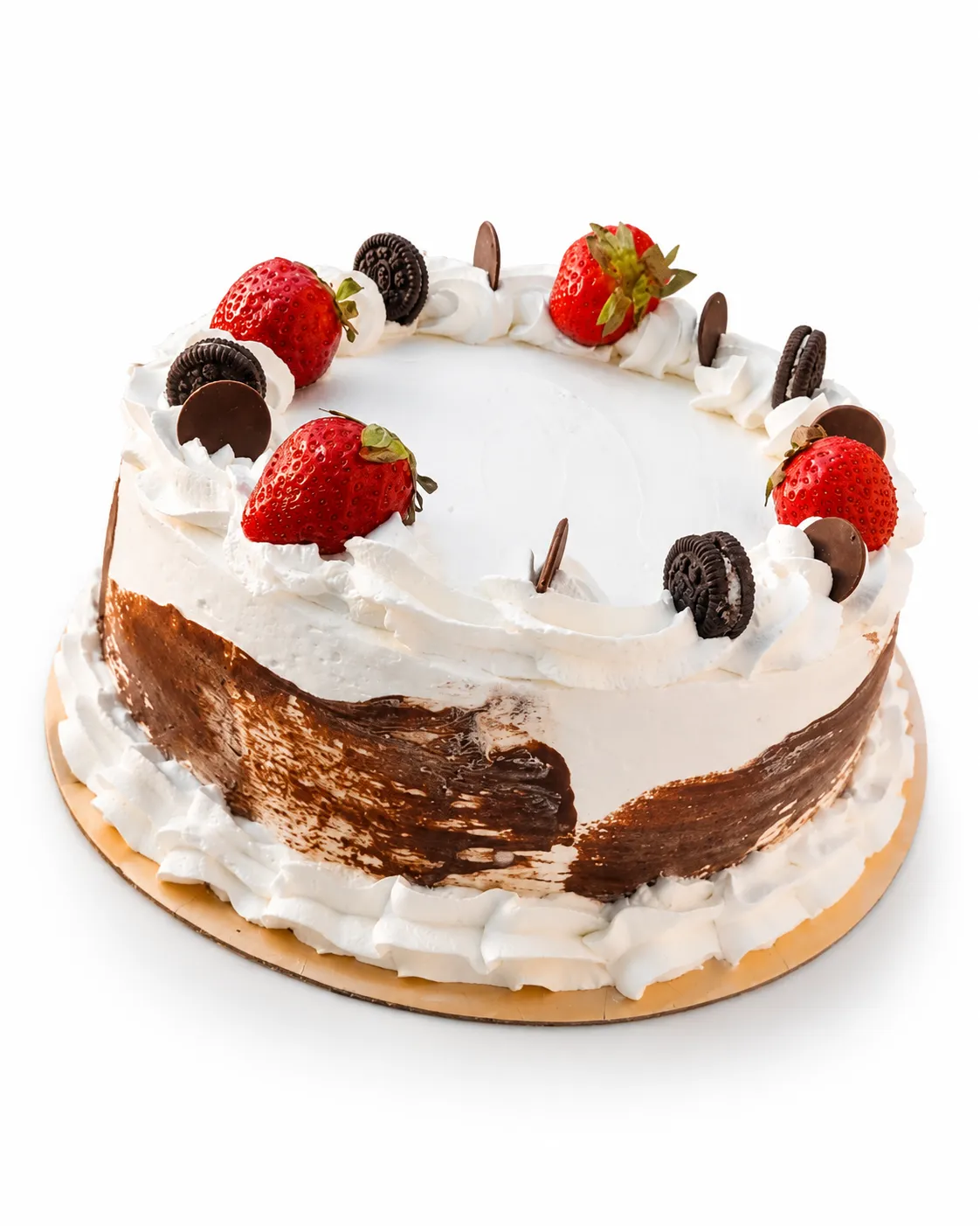 Torta bicolor de crema y chocolate decorada con frutillas, mini Oreos y discos de chocolate.